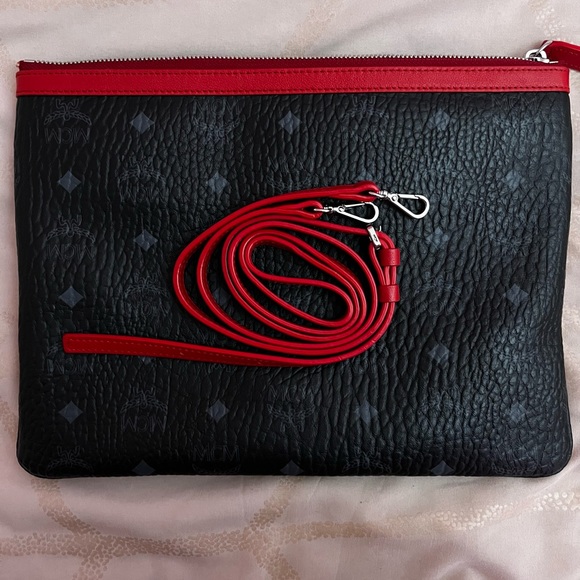 MCM Visetos Pouch - Picture 4 of 7